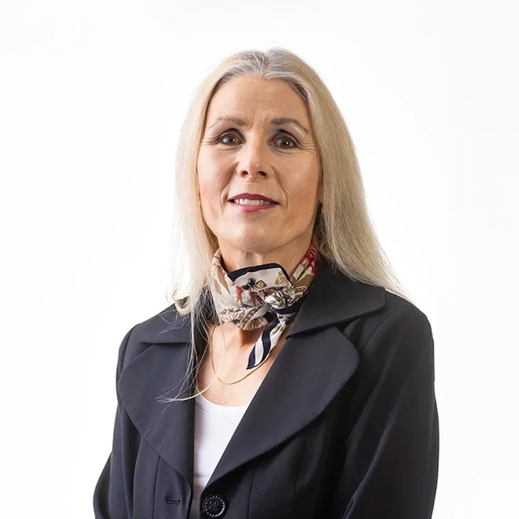 Portraitbild von Claudia Huber. Buchhalterin und Mandatsleiterin Treuhand bei Gass Treuhand Uster.