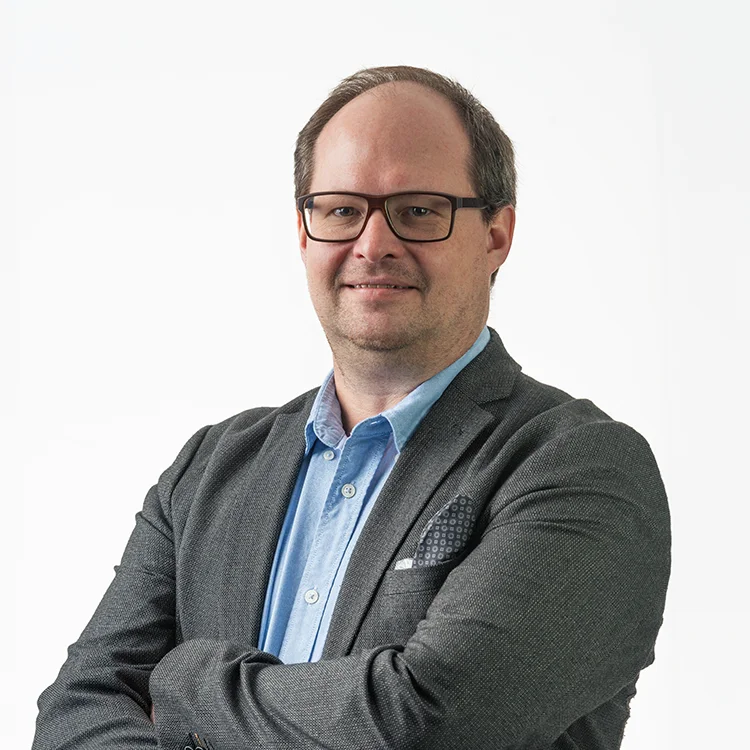 Portraitbild von Florin Gass dem Inhaber der Gass Treuhand AG deinem Treuhänder in Uster.